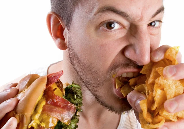 Heavy Snacker What You Should Drink to Stop Snacking | 1mhealthtips.com