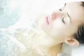 5 Natural and Relaxing Alternatives to Bubble Baths — Healthdigezt.com