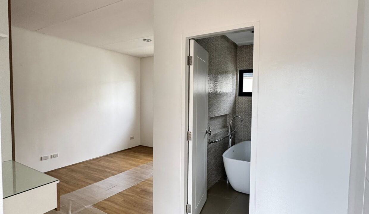 572344059_10240442957629611_540225435182986307_n