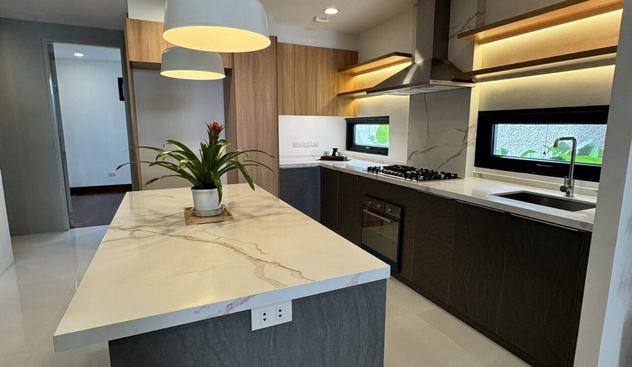 586449474_10240800090237703_5878195104561011739_n