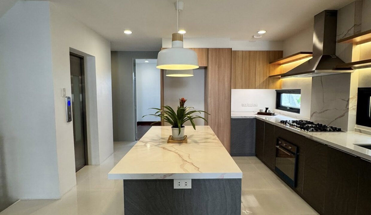 587120147_10240800082397507_2168355826602090751_n