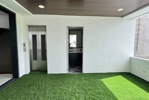 588474190_10240800081677489_7770428035884451368_n