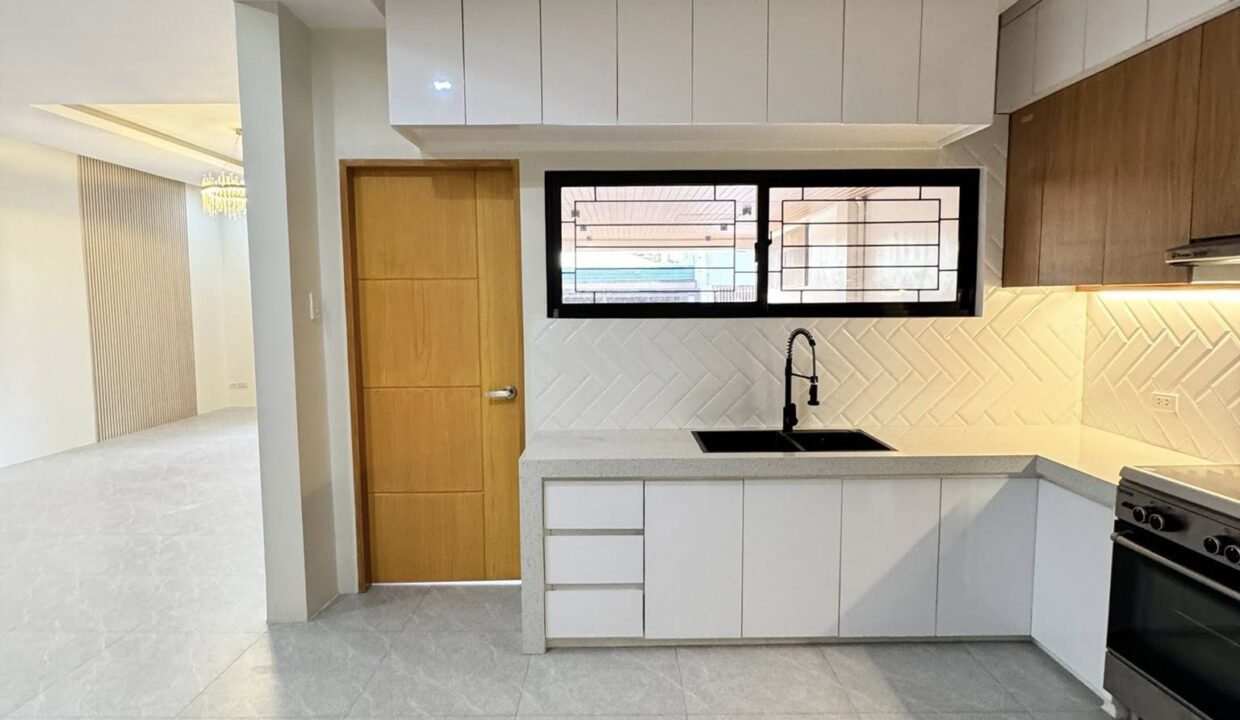 588913195_10240786496777875_3324712836180382546_n