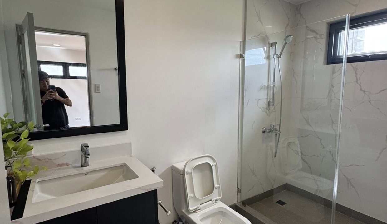 589173984_10240800074397307_8074651819004340804_n