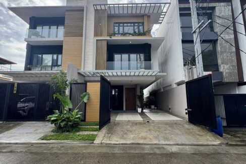 590448695_10240800052716765_9042141606256316169_n