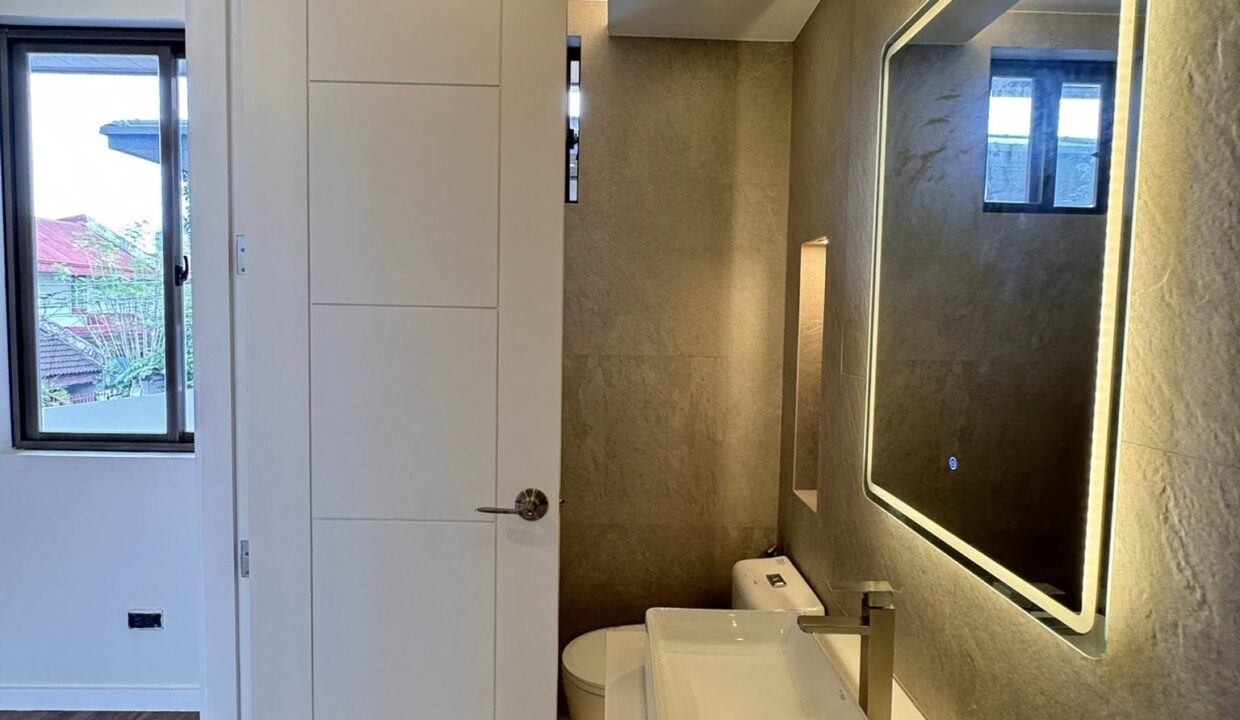 602424755_10241253566854335_6249325908591230138_n