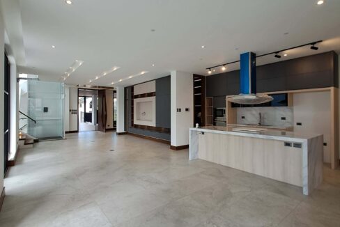 652905878_10242503735347766_5327277520170483325_n